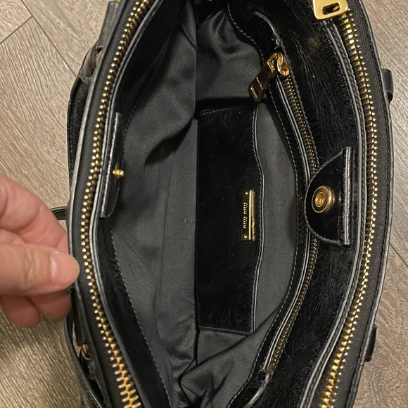Authentic Miu Miu black soft leather double zip bag with adjustable strap - Picture 13 of 14